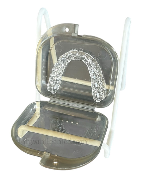 Custom clear upper jaw retainer displayed in a gray transparent box